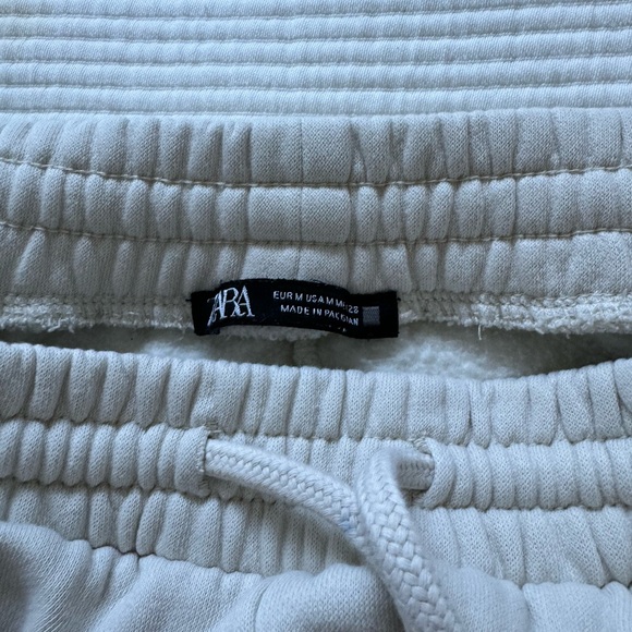 Zara Cream Track Pants with Elastic Waistband and Relaxed Fit - Picture 4 of 4